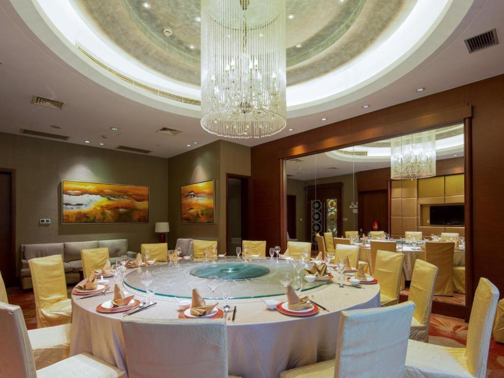 The Qube Shanghai Nanqiao Экстерьер фото