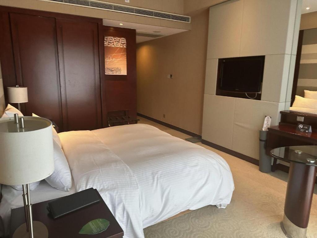 The Qube Shanghai Nanqiao Экстерьер фото