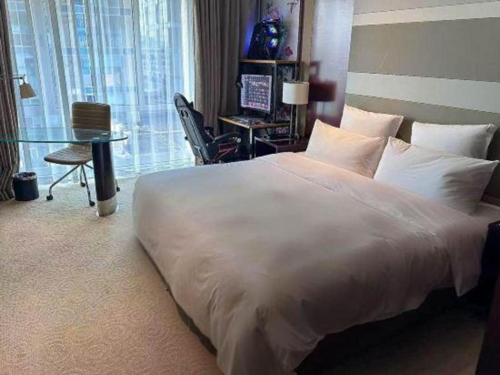 The Qube Shanghai Nanqiao Экстерьер фото