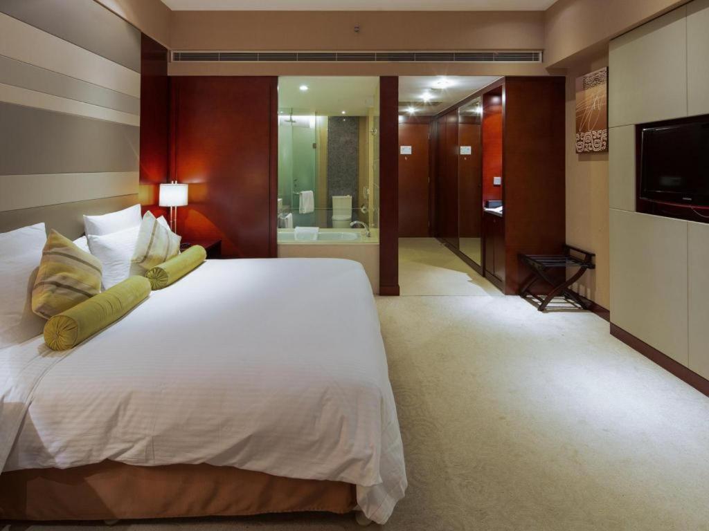 The Qube Shanghai Nanqiao Экстерьер фото
