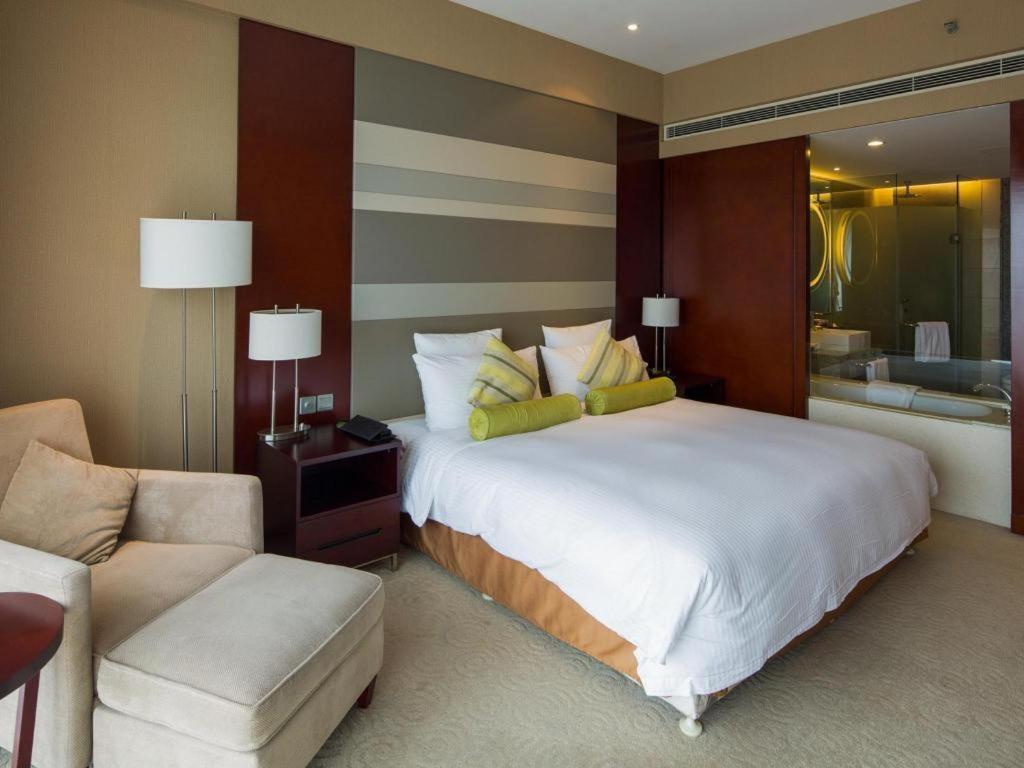 The Qube Shanghai Nanqiao Экстерьер фото