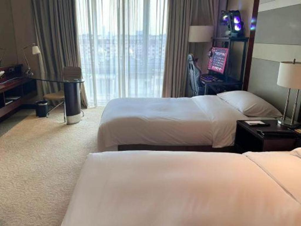 The Qube Shanghai Nanqiao Экстерьер фото
