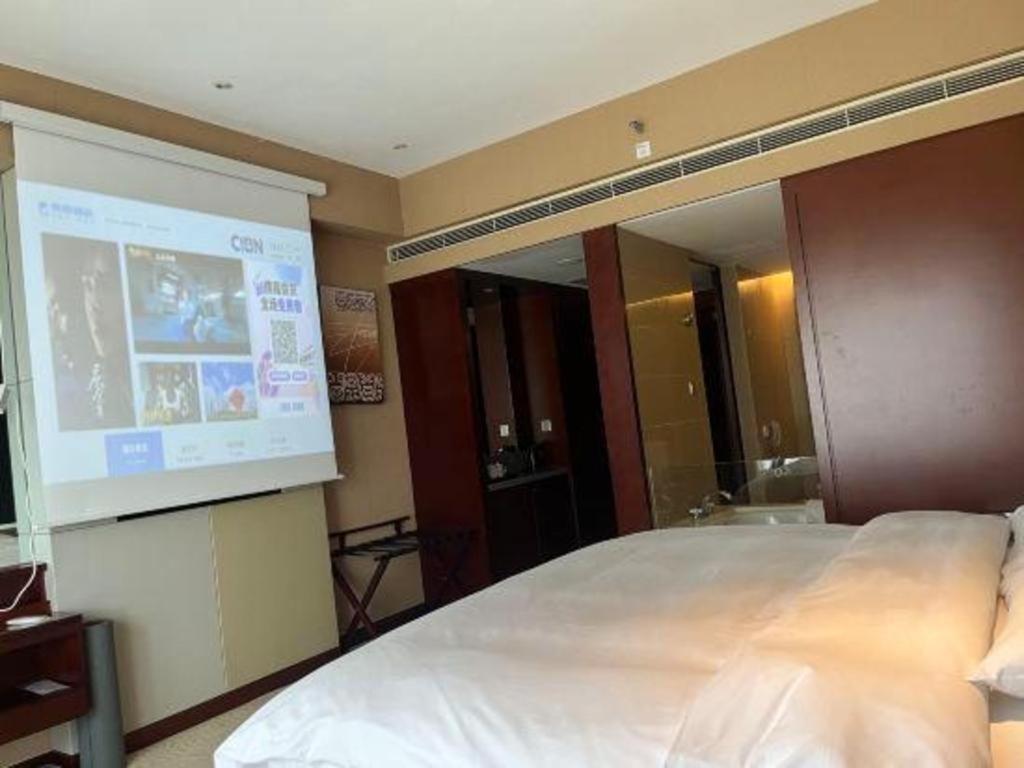 The Qube Shanghai Nanqiao Экстерьер фото