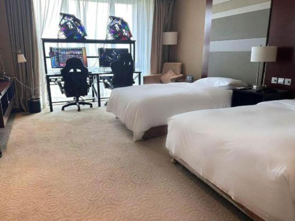 The Qube Shanghai Nanqiao Экстерьер фото