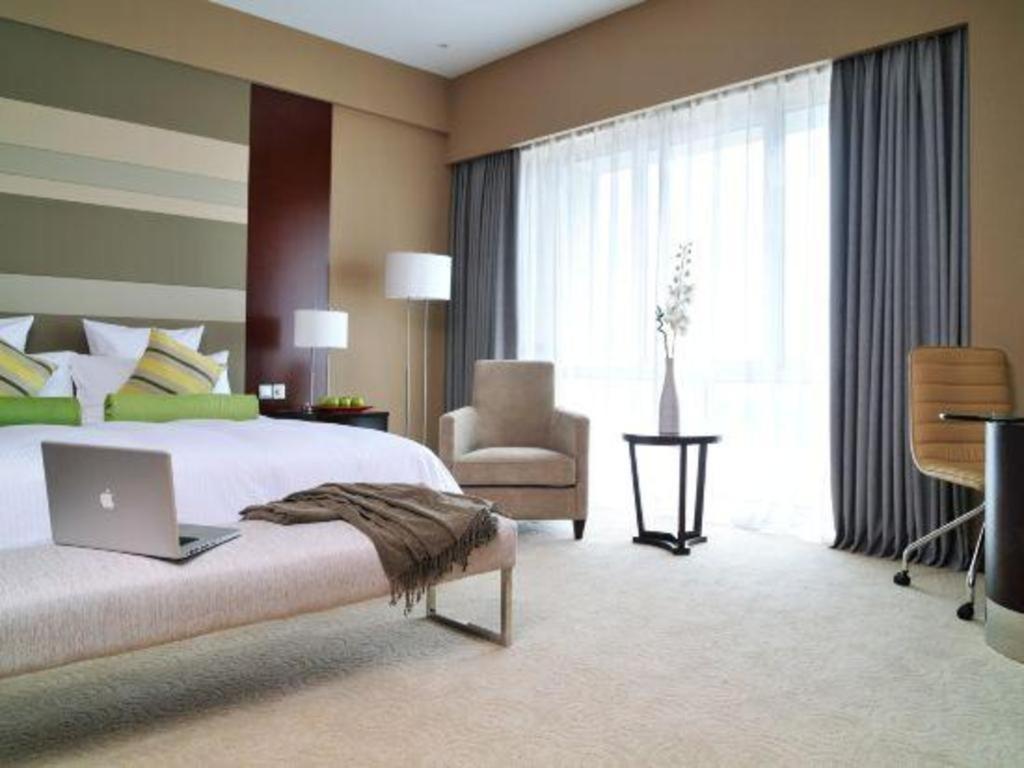 The Qube Shanghai Nanqiao Экстерьер фото