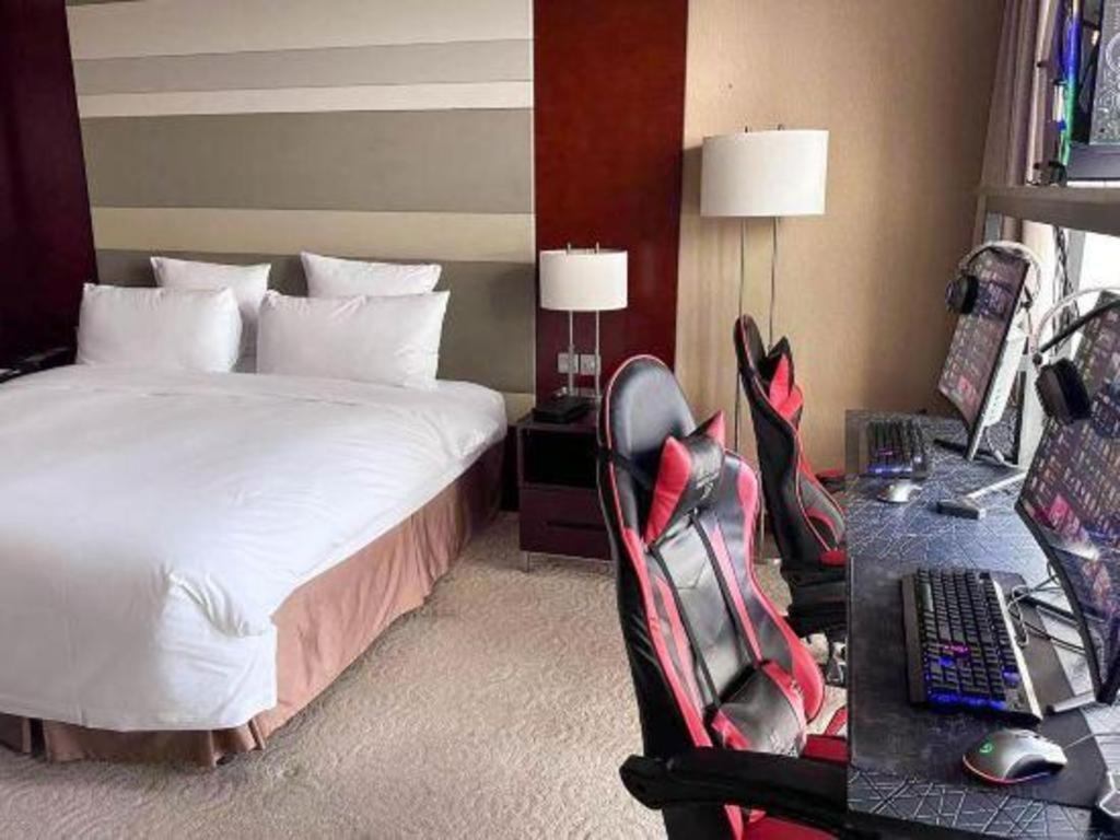 The Qube Shanghai Nanqiao Экстерьер фото