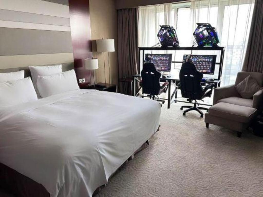 The Qube Shanghai Nanqiao Экстерьер фото